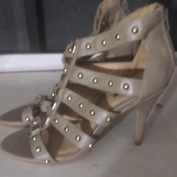 WOMANS SHOES - Picture 1 of 1